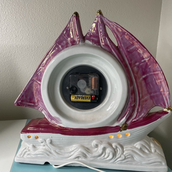 1950s Porcelain Pink Iredescent Nautical Sailboat Wave Base Tabletop Clock Light - Picture 11 of 16